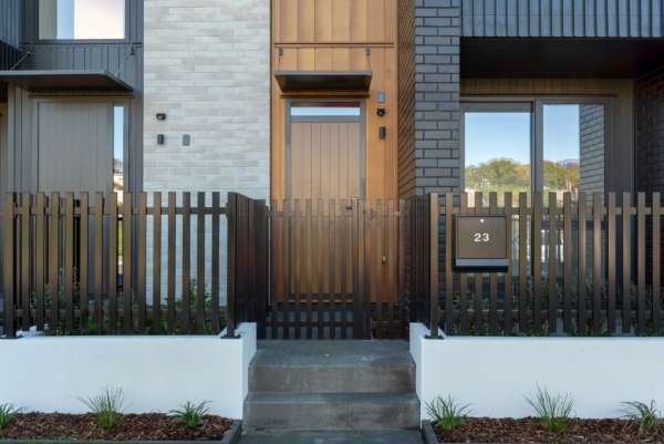 Aluminium picket fence