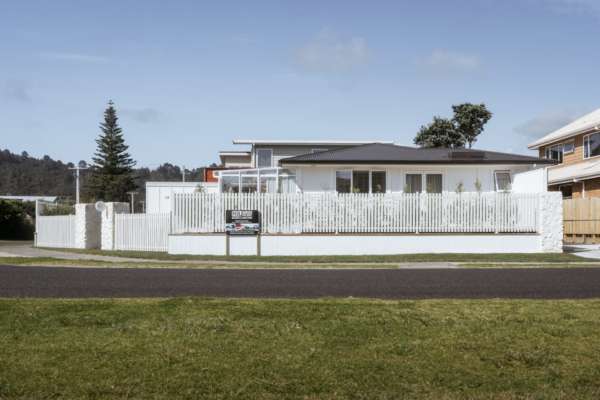 white aluminium picket fence