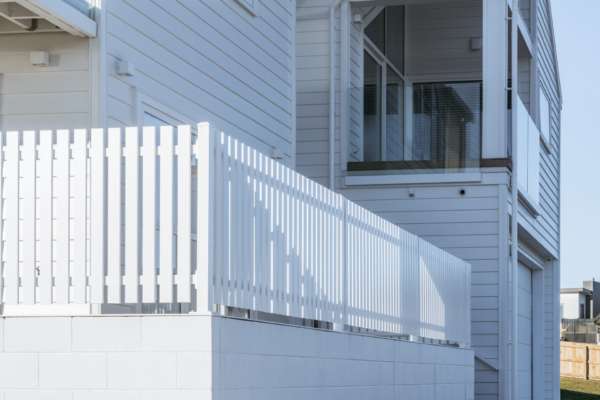 custom colour fencing