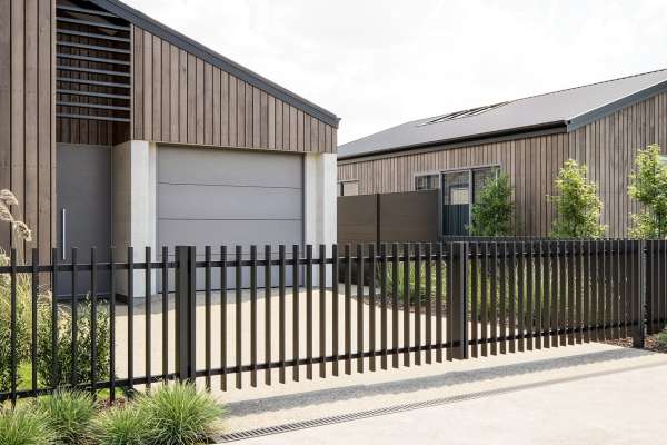 adjustable driveway gates