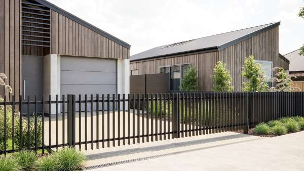 adjustable driveway gates